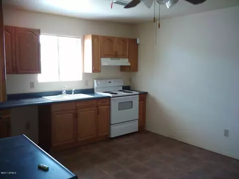 546 S Main Dr, Apache Junction, AZ 85120 photo 9