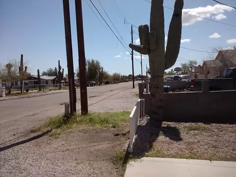 546 S Main Dr, Apache Junction, AZ 85120 photo 5