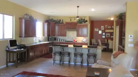 3707 E Louise Dr, Phoenix, AZ 85050 photo 2