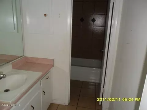 4736 N 71st Ln, Phoenix, AZ 85033 photo 4