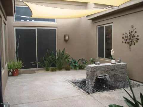 3929 E Patrick Ln, Phoenix, AZ 85050 photo 5