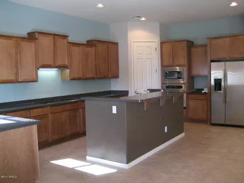 3929 E Patrick Ln, Phoenix, AZ 85050 photo 2