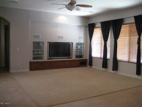 3929 E Patrick Ln, Phoenix, AZ 85050 photo 3