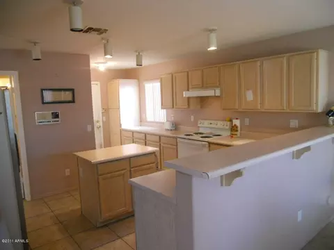 4686 E Lavender Ln, Phoenix, AZ 85044 photo 2