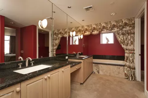 2402 Esplanade Ln #305, Phoenix, AZ 85016 photo 22