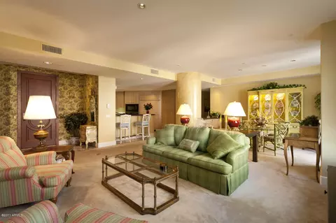 2402 Esplanade Ln #305, Phoenix, AZ 85016 photo 3