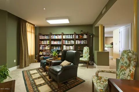 2402 Esplanade Ln #305, Phoenix, AZ 85016 photo 4