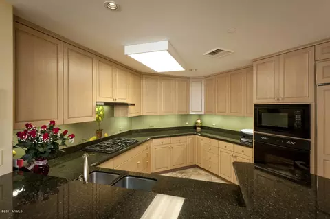 2402 Esplanade Ln #305, Phoenix, AZ 85016 photo 19