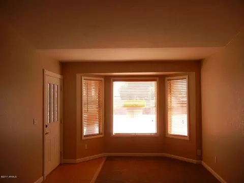 306 E Leah Ln, Gilbert, AZ 85234 photo 3