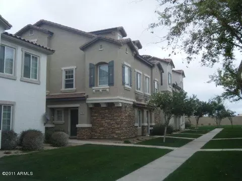 1303 S Owl Dr, Gilbert, AZ 85296 photo 1