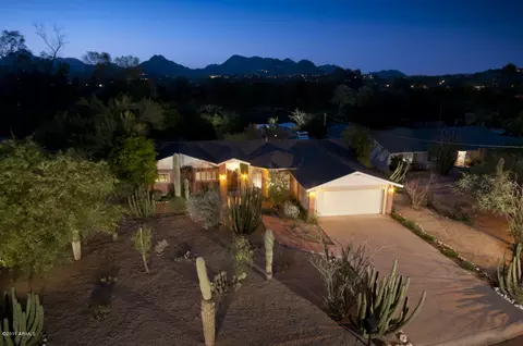 4310 E Saint Joseph Way, Phoenix, AZ 85018 photo 2