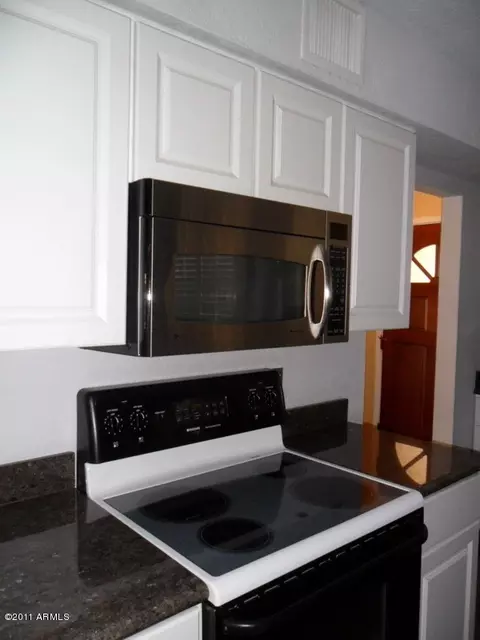 3205 N 41st Pl, Phoenix, AZ 85018 photo 9