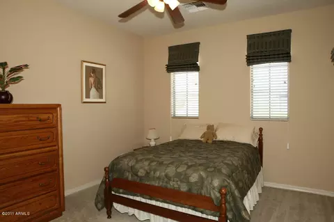3975 E Crest Ln, Phoenix, AZ 85050 photo 11