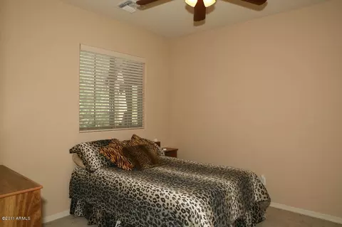 3975 E Crest Ln, Phoenix, AZ 85050 photo 10