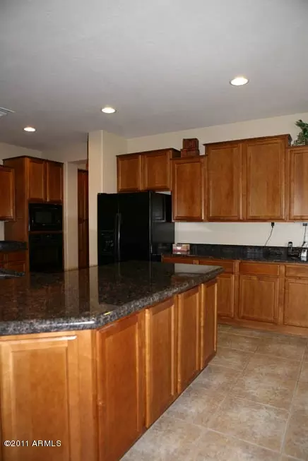 3975 E Crest Ln, Phoenix, AZ 85050 photo 8