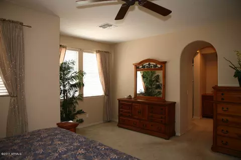 3975 E Crest Ln, Phoenix, AZ 85050 photo 4
