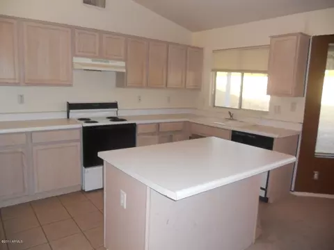 1040 S Wanda Dr, Gilbert, AZ 85296 photo 4