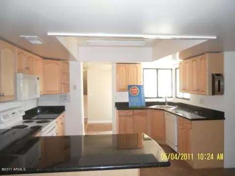 3208 W Gelding Dr, Phoenix, AZ 85053 photo 2