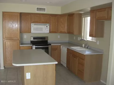 2207 S Peppertree Ct, Gilbert, AZ 85295 photo 5