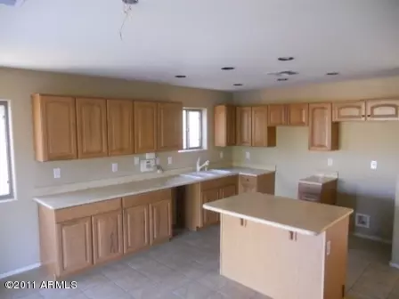 7302 S 37th Dr, Phoenix, AZ 85041 photo 4
