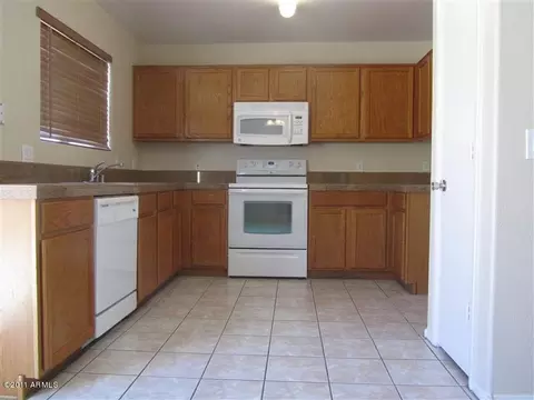 2023 E Robin Ln, Phoenix, AZ 85024 photo 4
