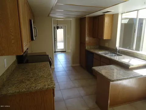 5203 E Tamblo Dr, Phoenix, AZ 85044 photo 3