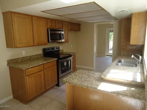 5203 E Tamblo Dr, Phoenix, AZ 85044 photo 2