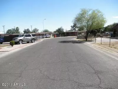 2033 N 39th Dr, Phoenix, AZ 85009 photo 2
