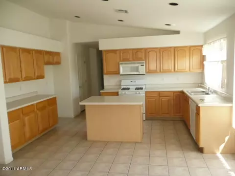 825 E Hearn Rd, Phoenix, AZ 85022 photo 4
