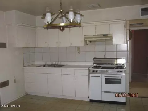 7530 W Mitchell Dr, Phoenix, AZ 85033 photo 3