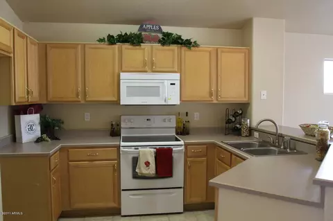 449 W Comstock Ct, Gilbert, AZ 85233 photo 9