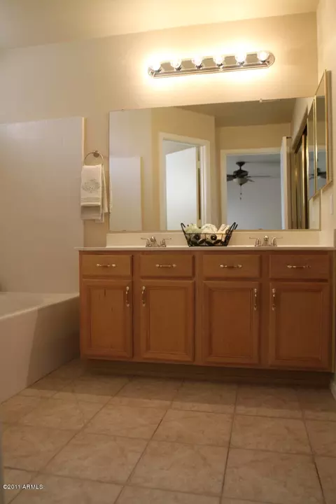 449 W Comstock Ct, Gilbert, AZ 85233 photo 23