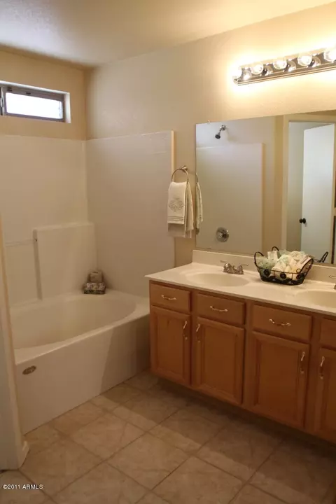 449 W Comstock Ct, Gilbert, AZ 85233 photo 24