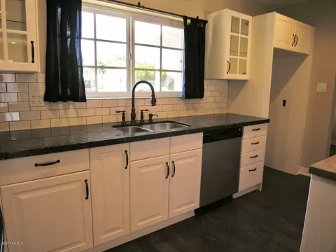 4015 Earll Dr, Phoenix, AZ 85018 photo 4