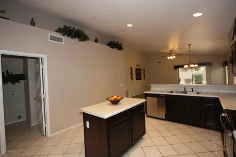 900 E Jasper Dr, Gilbert, AZ 85296 photo 5