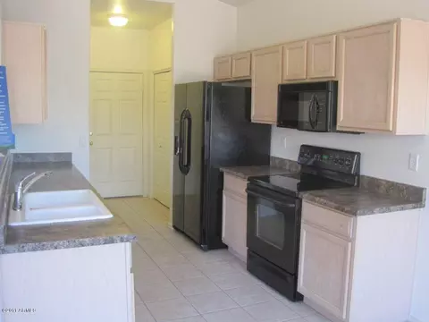2622 E Pecan Rd, Phoenix, AZ 85040 photo 2
