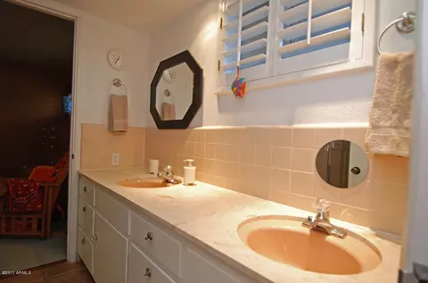 6541 E Chaparral Rd, Paradise Valley, AZ 85253 photo 2