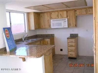 1022 E Bendix Dr, Tempe, AZ 85283 photo 4