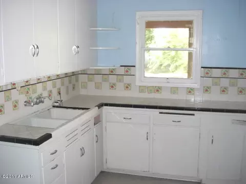 670 E 1st St, Mesa, AZ 85203 photo 5