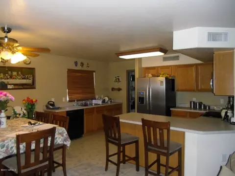 6814 S 39th Dr, Phoenix, AZ 85041 photo 4