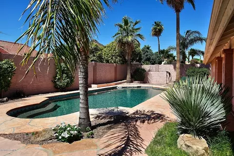 1951 E Waltann Ln, Phoenix, AZ 85022 photo 4