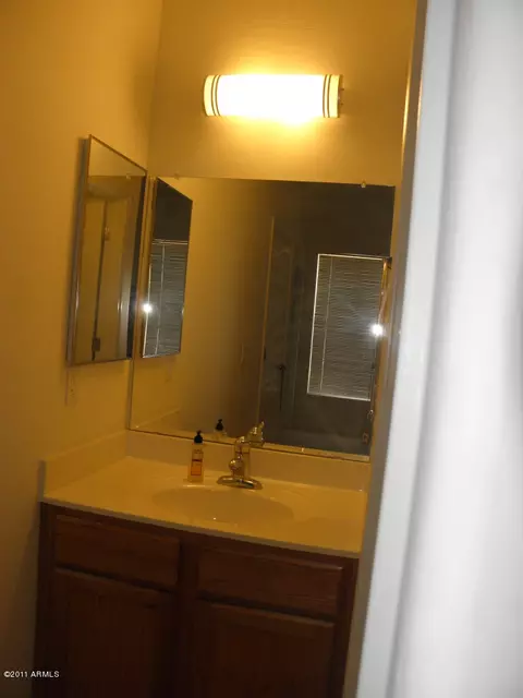 5826 S 35th Pl, Phoenix, AZ 85040 photo 9