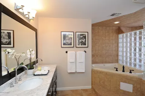3121 N 41st Pl, Phoenix, AZ 85018 photo 11