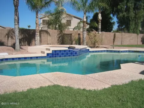 554 S Bahama Dr, Gilbert, AZ 85296 photo 4