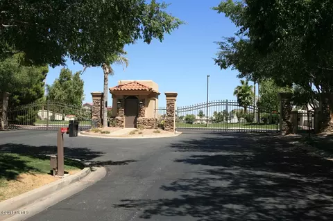 1649 E Queen Palm Dr, Gilbert, AZ 85234 photo 2