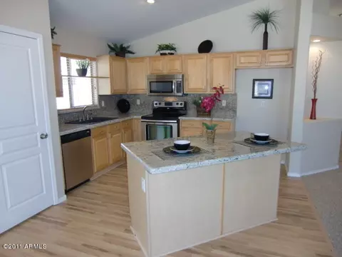754 E Iris Dr, Gilbert, AZ 85296 photo 5