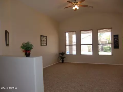 754 E Iris Dr, Gilbert, AZ 85296 photo 3