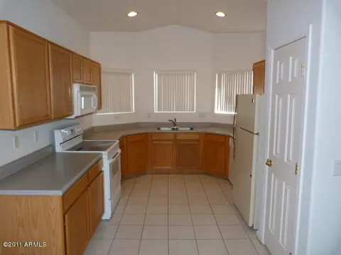 536 W Sierra Vista Dr, Apache Junction, AZ 85220 photo 3