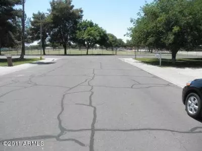 2009 E Yale Dr, Tempe, AZ 85283 photo 2