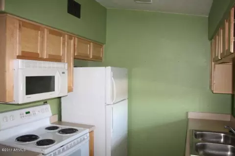 3301 Earll Dr #219, Phoenix, AZ 85018 photo 3